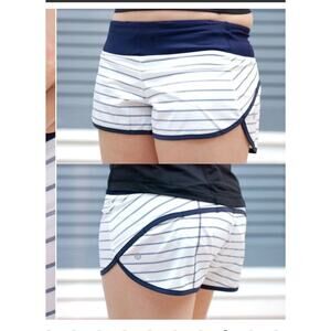 Lululemon Run women Sz 6 Speed ShortQuiet Stripe White Deep Indigo / Gym / Y2K